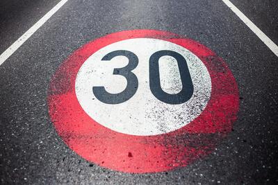 Milano a 30 all'ora, ecco l'elenco di alcune delle prime 30 via interessate (ma saranno cento)