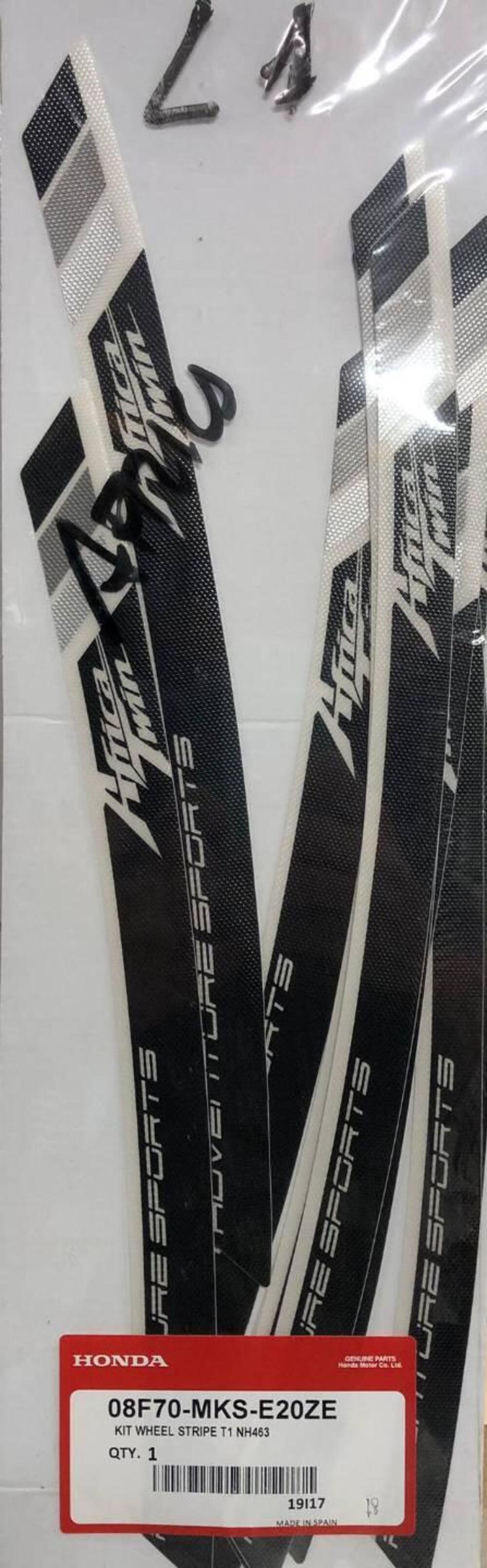 SERIE ADESIVI CERCHIO PER HONDA AFRICA TWIN ADVENT (2)