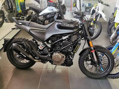 Husqvarna Svartpilen 401 (2021 - 23) usata