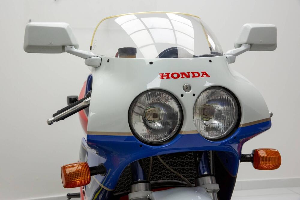 Honda VFR 750 R RC30 (10)