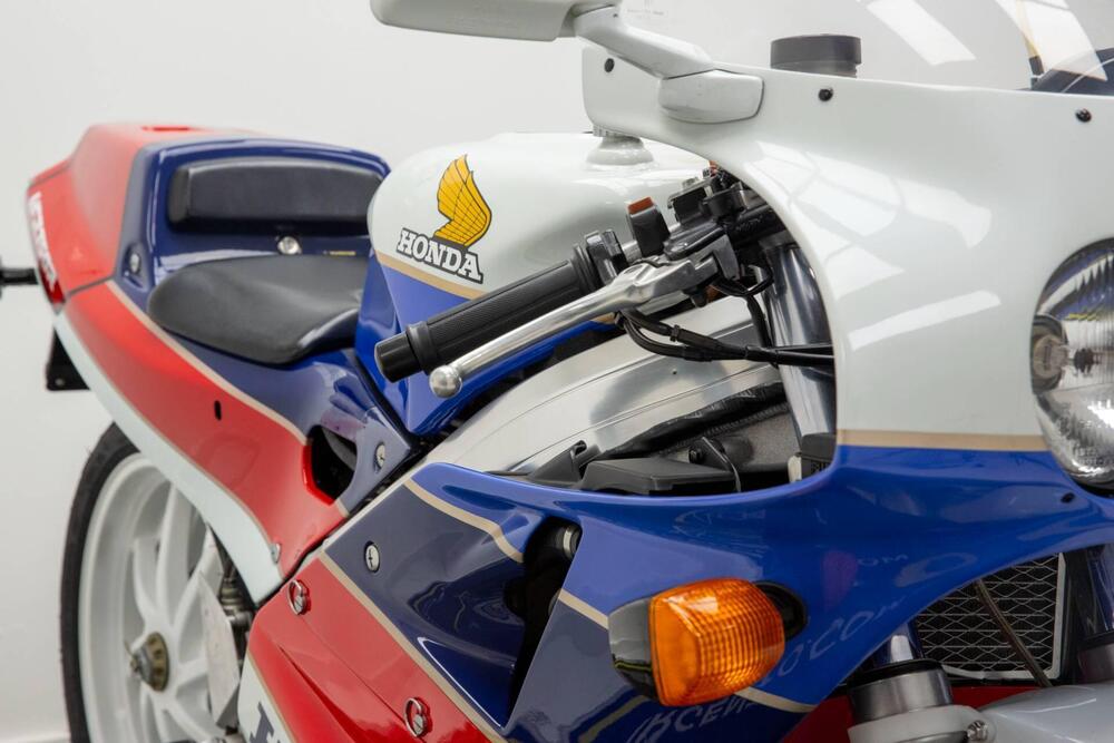 Honda VFR 750 R RC30 (12)