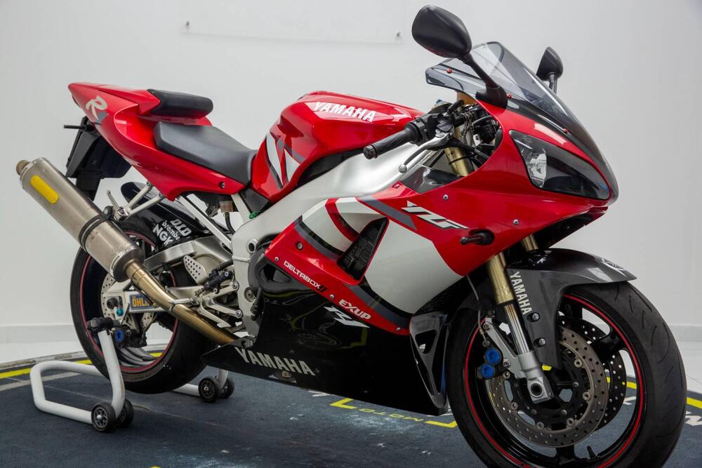 Yamaha YZF R1 (2000 - 01) (2)