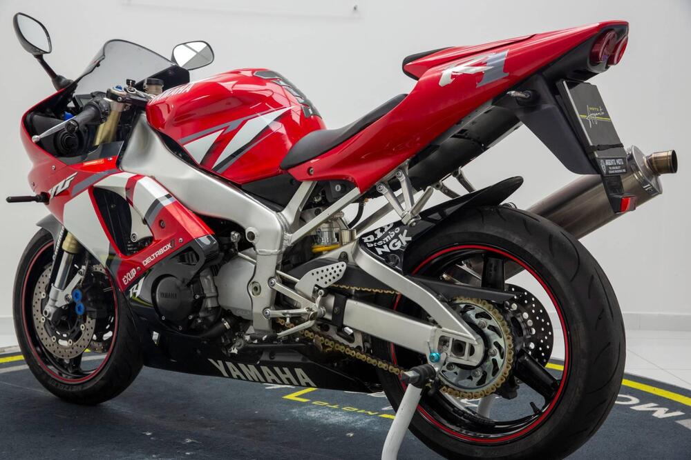 Yamaha YZF R1 (2000 - 01) (5)