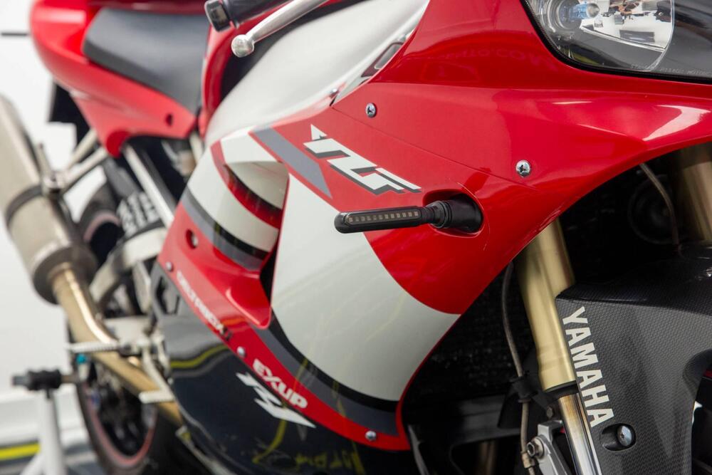 Yamaha YZF R1 (2000 - 01) (12)