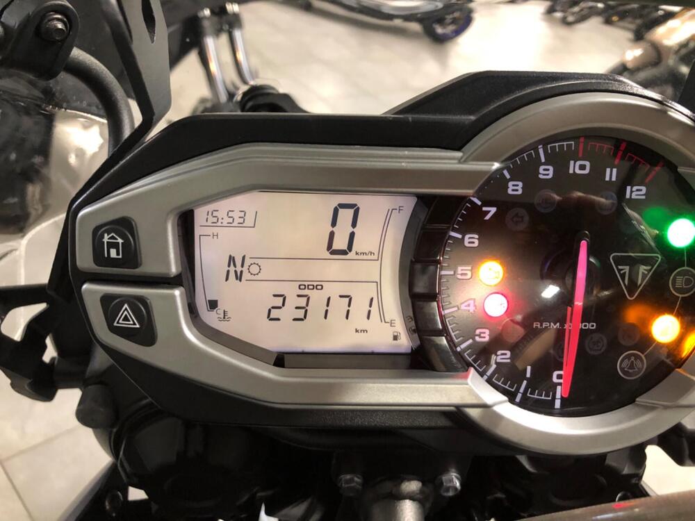 Triumph Tiger 800 XR (2015 - 17) (3)