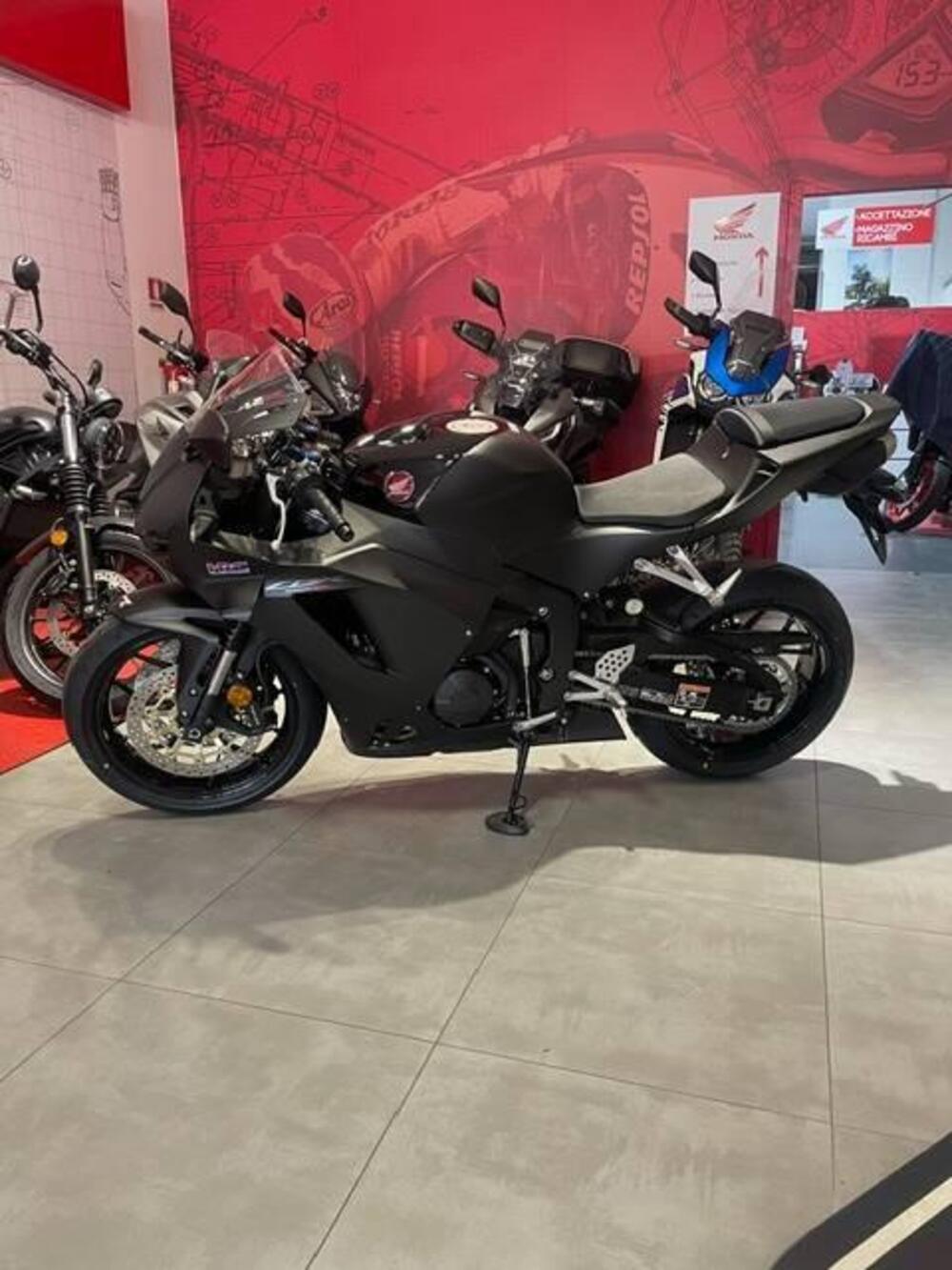 Honda CBR 600 RR (2024 - 25) (3)