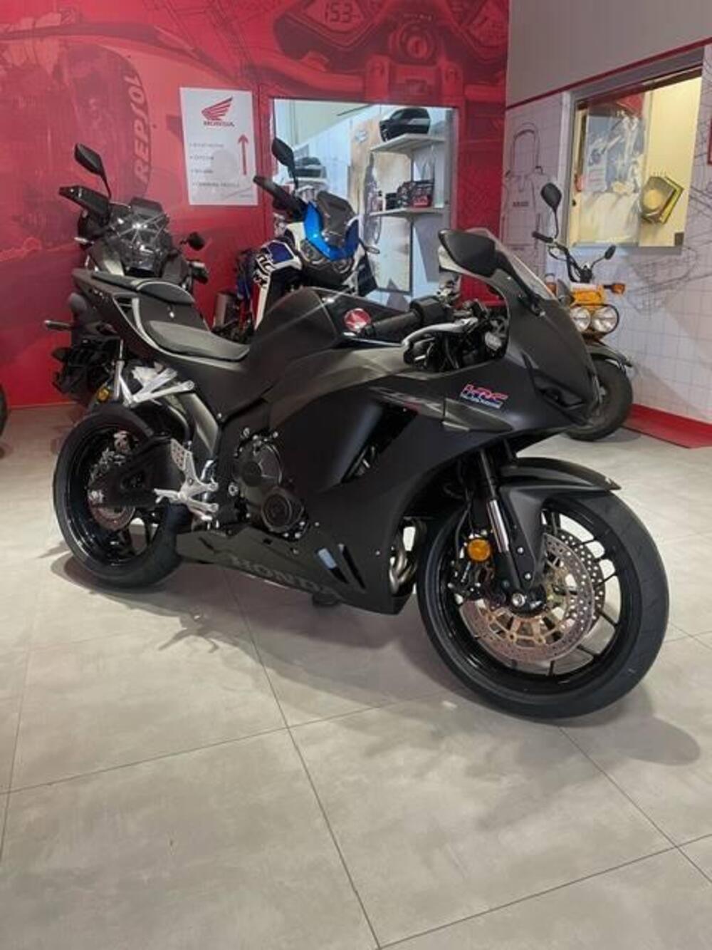Honda CBR 600 RR (2024 - 25) (2)