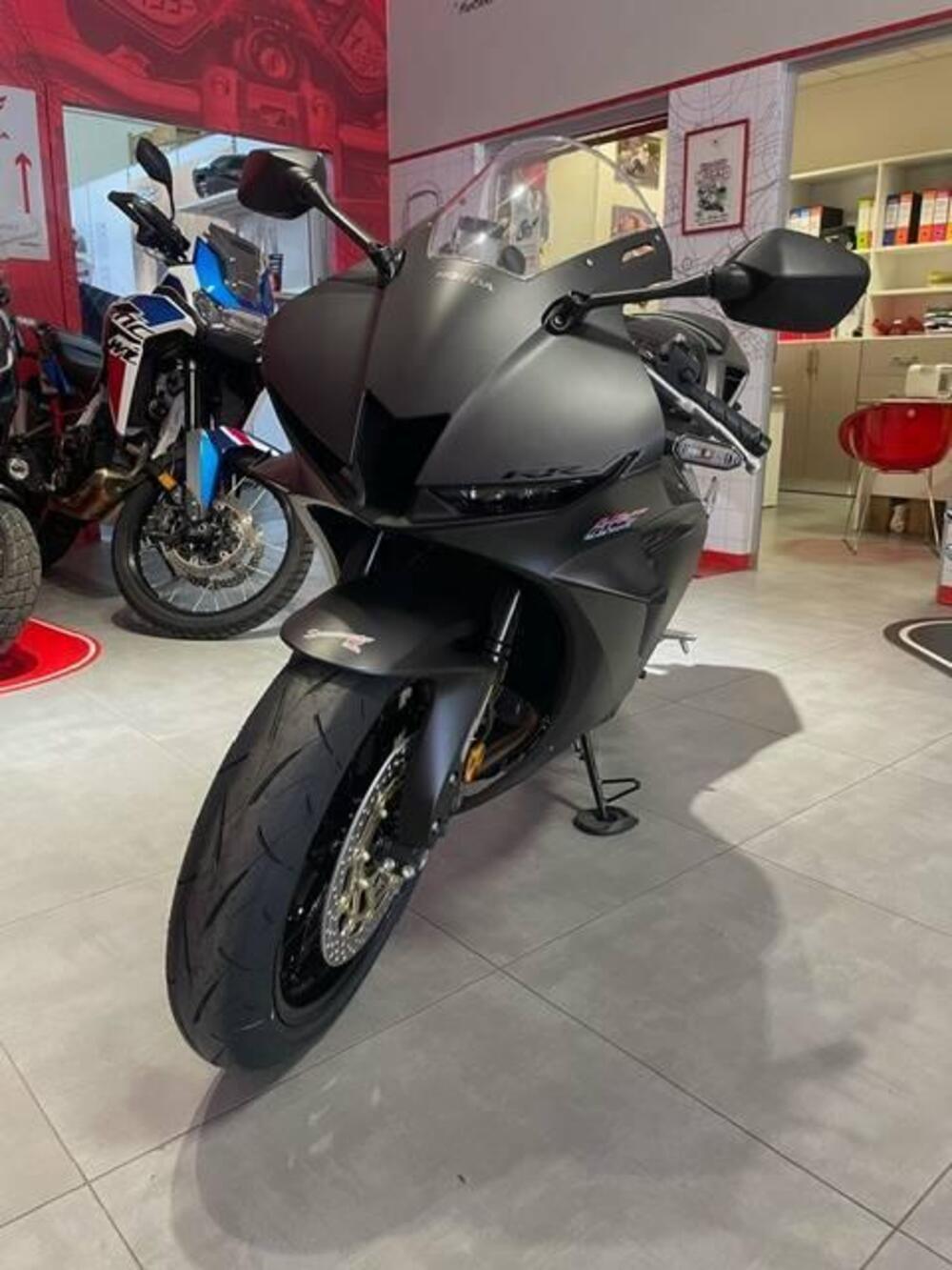 Honda CBR 600 RR (2024 - 25) (8)