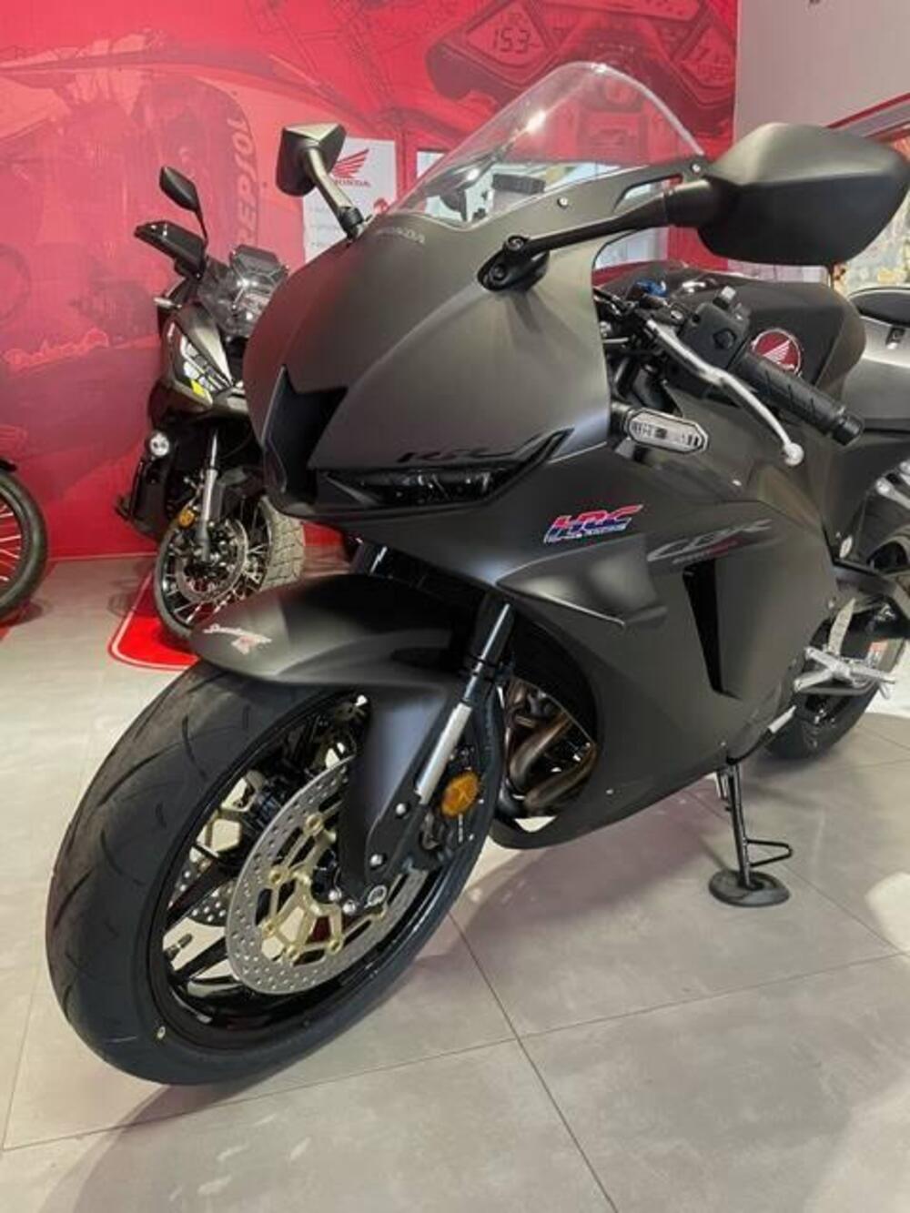 Honda CBR 600 RR (2024 - 25) (9)