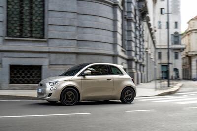 Fiat 500e Giorgio Armani, l'edizione speciale arriva per i 90 anni dello stilista
