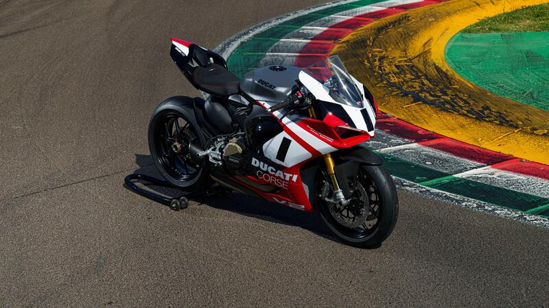 Ducati Panigale V2 Superquadro Final Edition, in Edizione limitata [VIDEO &amp; GALLERY]