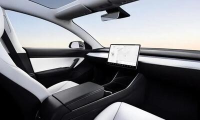 Tesla Robotaxi, avevamo detto 8 agosto? Cambio di programma...