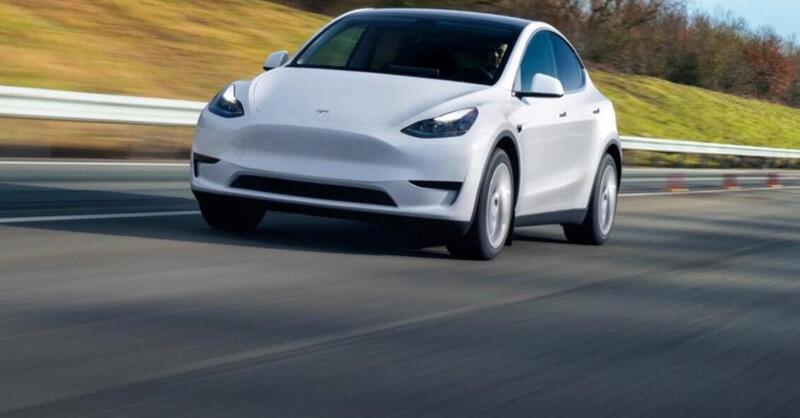 Tesla: arriva l&#039;aiutino alla batteria della Model Y, per&ograve; a pagamento