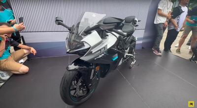 CFMOTO 675 SR-R: ecco la 3 cilindri cinese! Scopriamola da vicino: caratteristiche tecniche e dotazione [VIDEO E GALLERY]