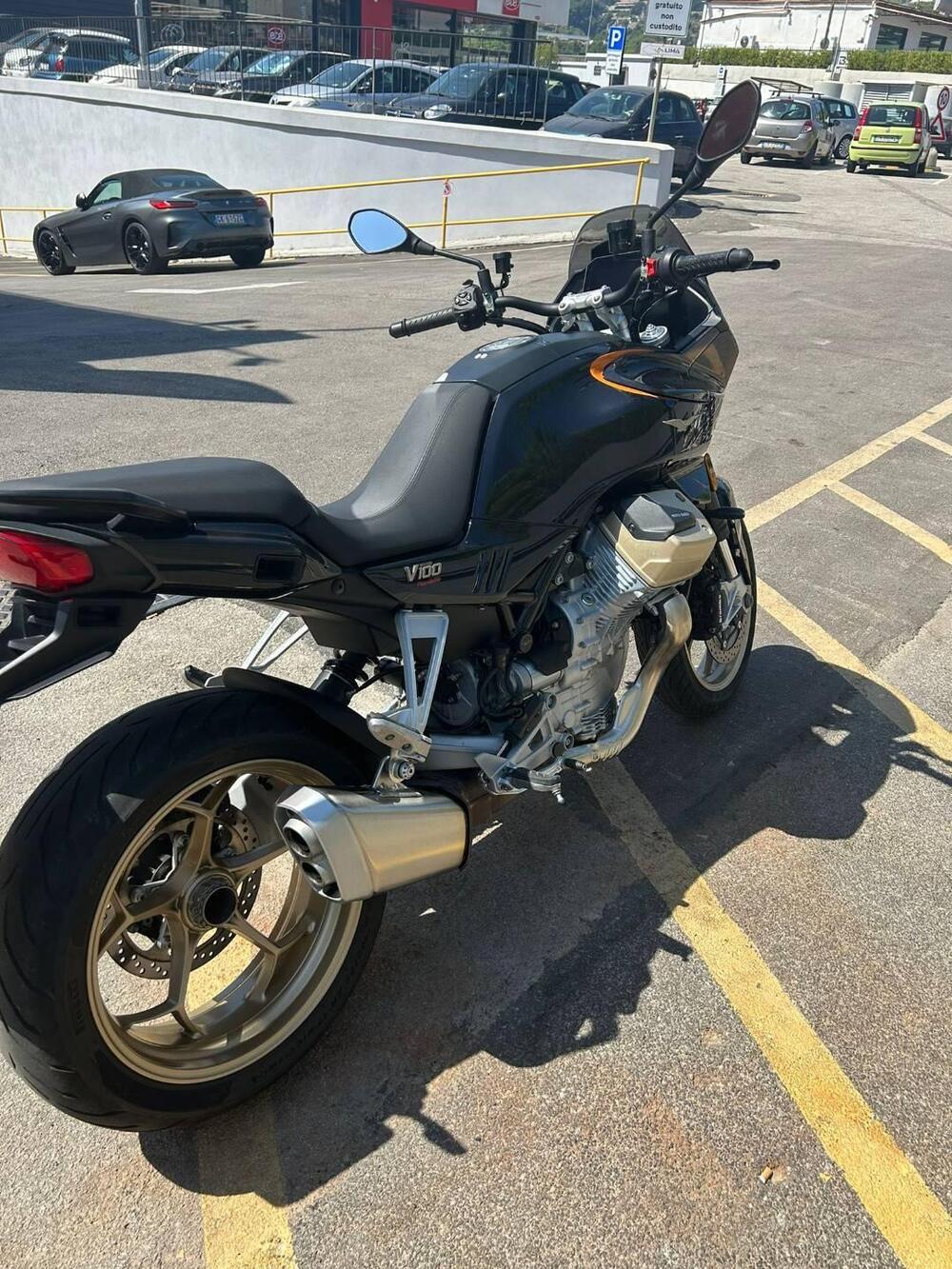 Moto Guzzi V100 Mandello (2022 - 24) (2)