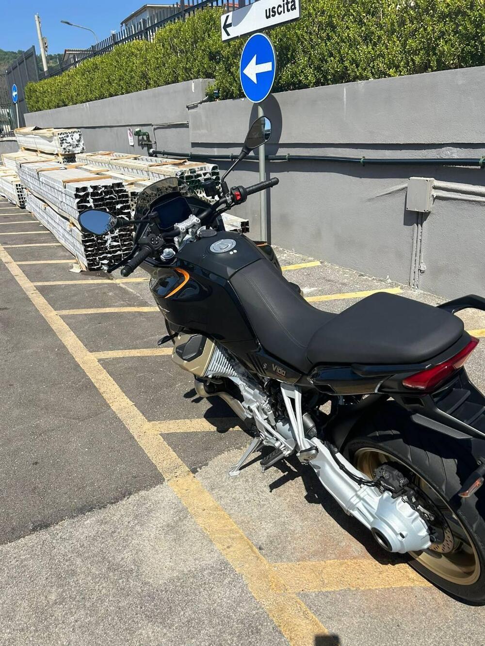 Moto Guzzi V100 Mandello (2022 - 24) (6)