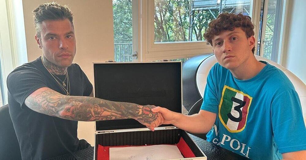 Ok, ma chi caz*o &egrave; il Rosso di Twitch, lo streamer sempre in live con Fedez e che si &egrave; tatuato Anna Pepe sulla gamba? Ecco perch&eacute; dovrebbe condurre Sanremo&hellip;