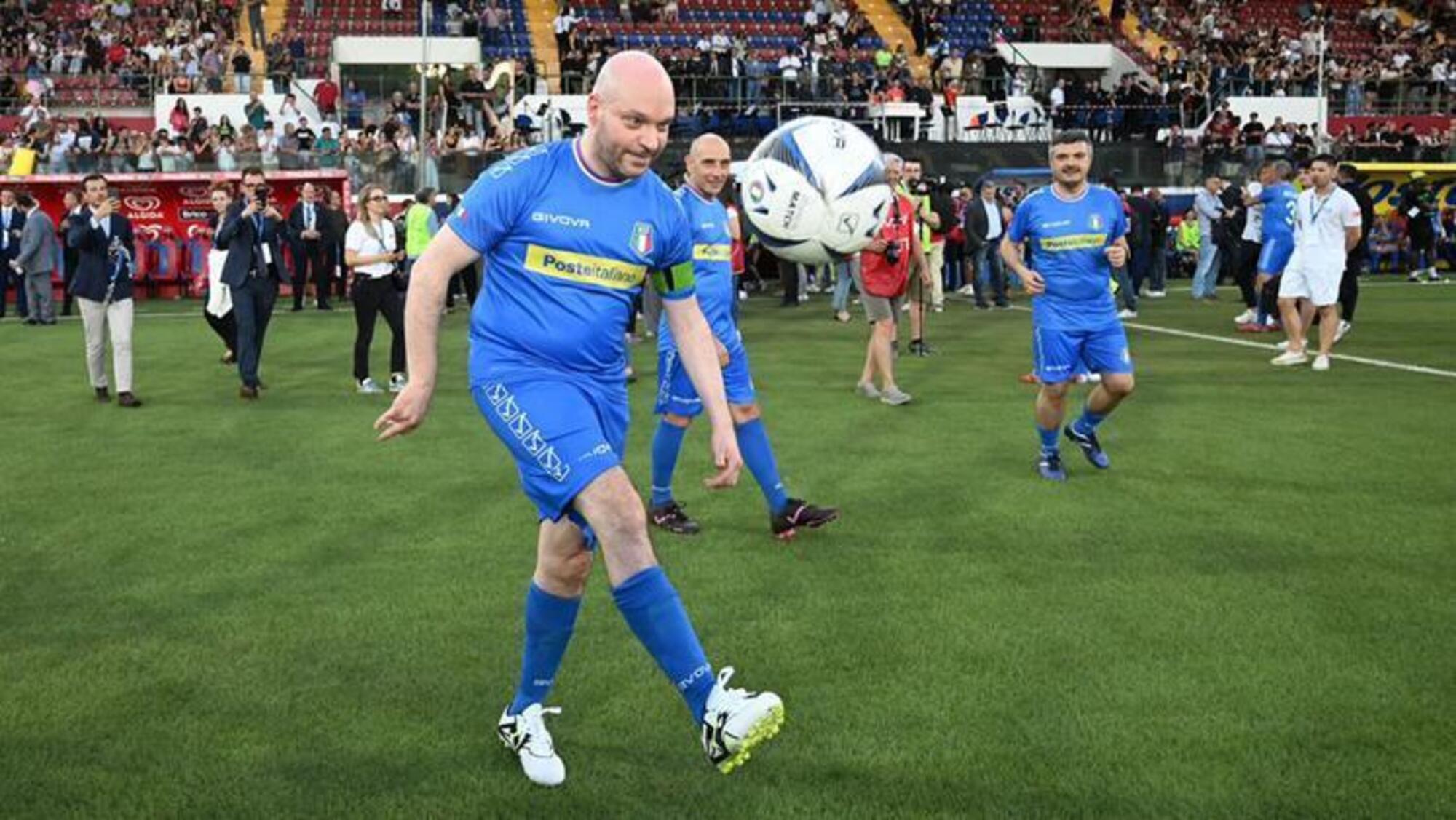 Il presidente della Camera, Lorenzo Fontana, alla Partita del Cuore all&#039;Aquila