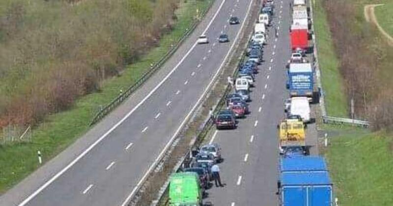 Cosa succede su questa autostrada in Germania?
