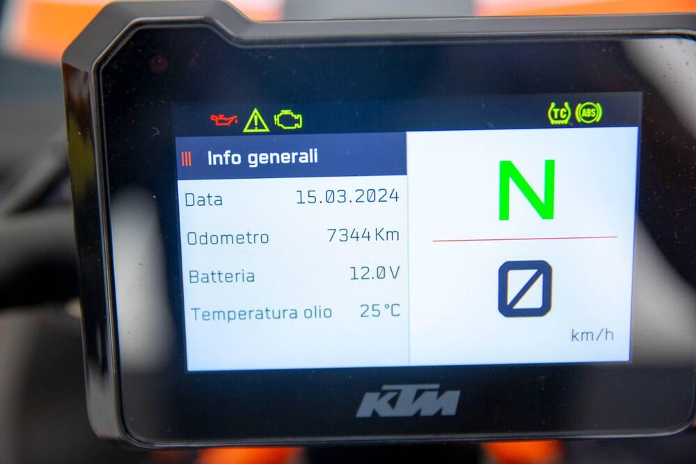 KTM 1290 Super Duke R (2020) (18)