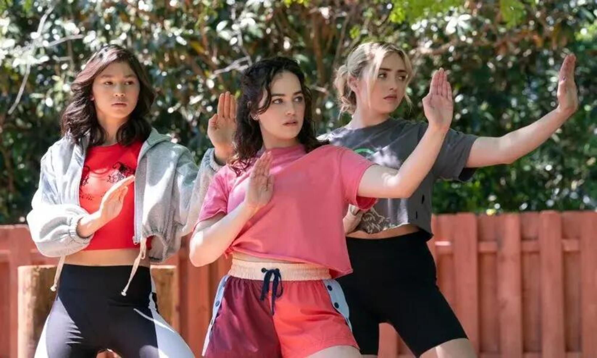 Peyton List e Mary Mouser nell&#039;ultima stagione di &quot;Cobra Kai&quot;