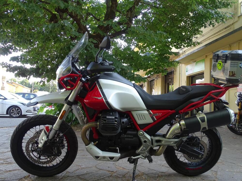 Moto Guzzi V85 TT Evocative Graphics (2019 - 20) (3)