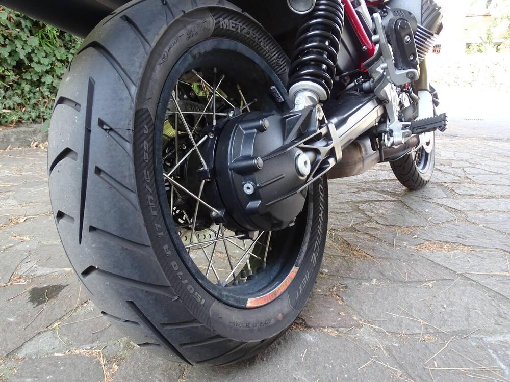 Moto Guzzi V85 TT Evocative Graphics (2019 - 20) (18)