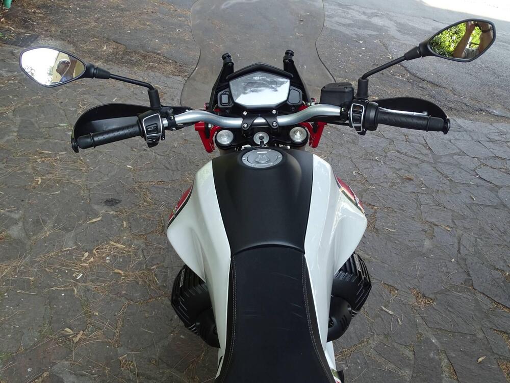 Moto Guzzi V85 TT Evocative Graphics (2019 - 20) (6)