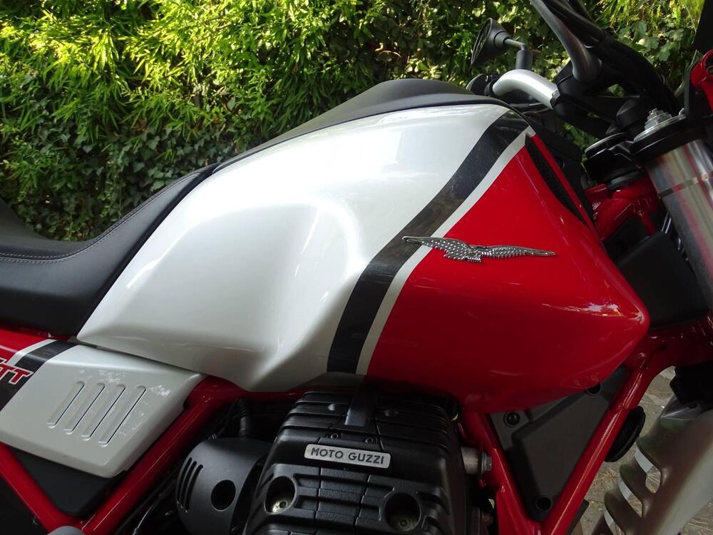 Moto Guzzi V85 TT Evocative Graphics (2019 - 20) (15)
