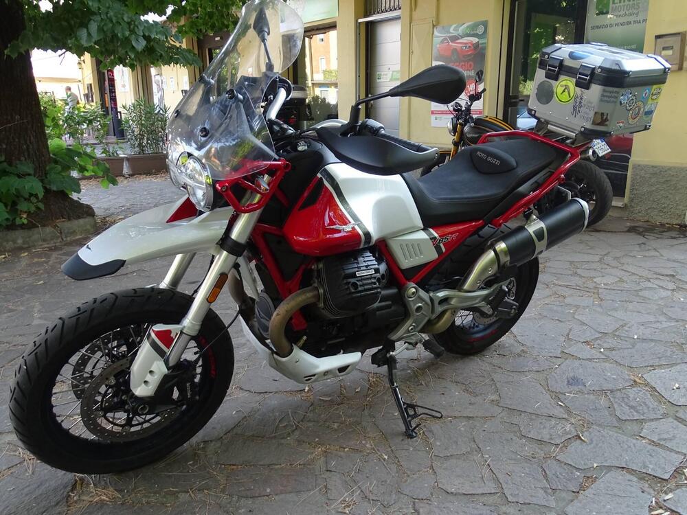 Moto Guzzi V85 TT Evocative Graphics (2019 - 20) (9)