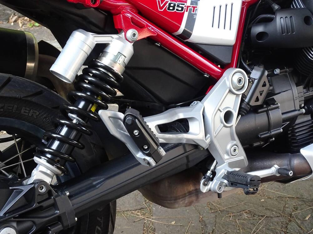 Moto Guzzi V85 TT Evocative Graphics (2019 - 20) (17)