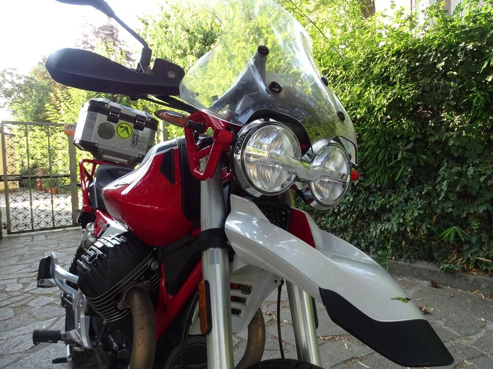 Moto Guzzi V85 TT Evocative Graphics (2019 - 20) (2)