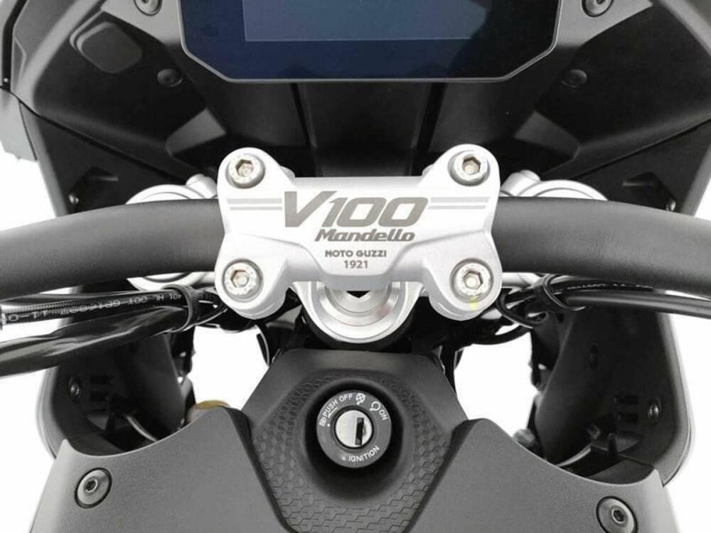 Moto Guzzi V100 Mandello (2022 - 24) (4)