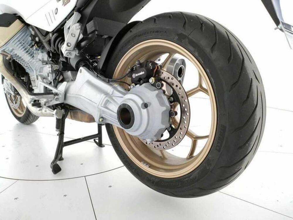 Moto Guzzi V100 Mandello (2022 - 24) (10)