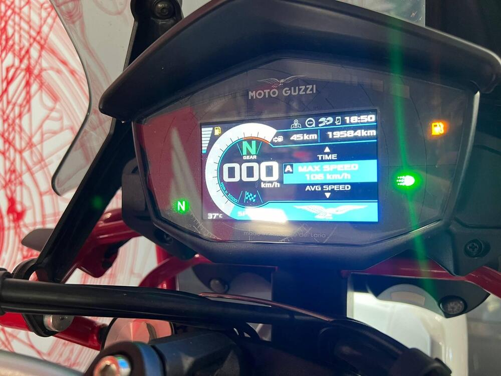 Moto Guzzi V85 TT Travel (2021 - 23) (10)