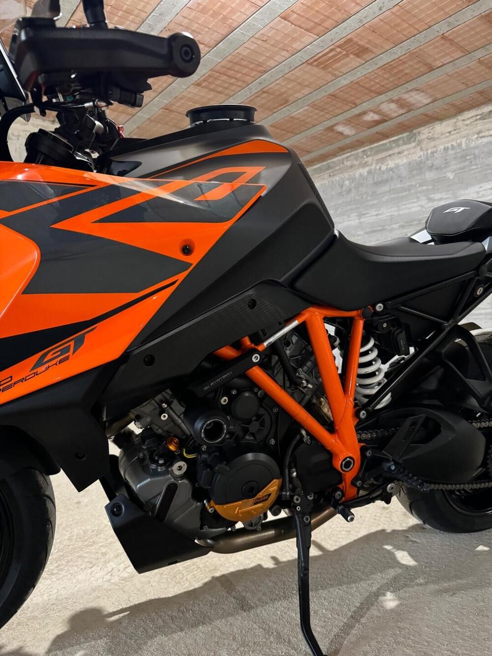 KTM 1290 Super Duke GT (2022 - 25) (6)