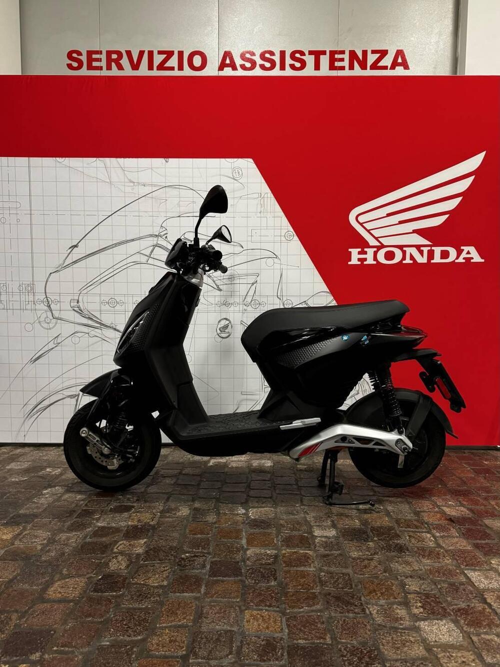 Piaggio 1 Active (2022 - 26) (3)