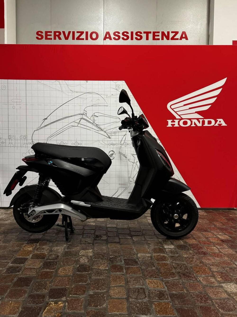 Piaggio 1 Active (2022 - 26) (2)