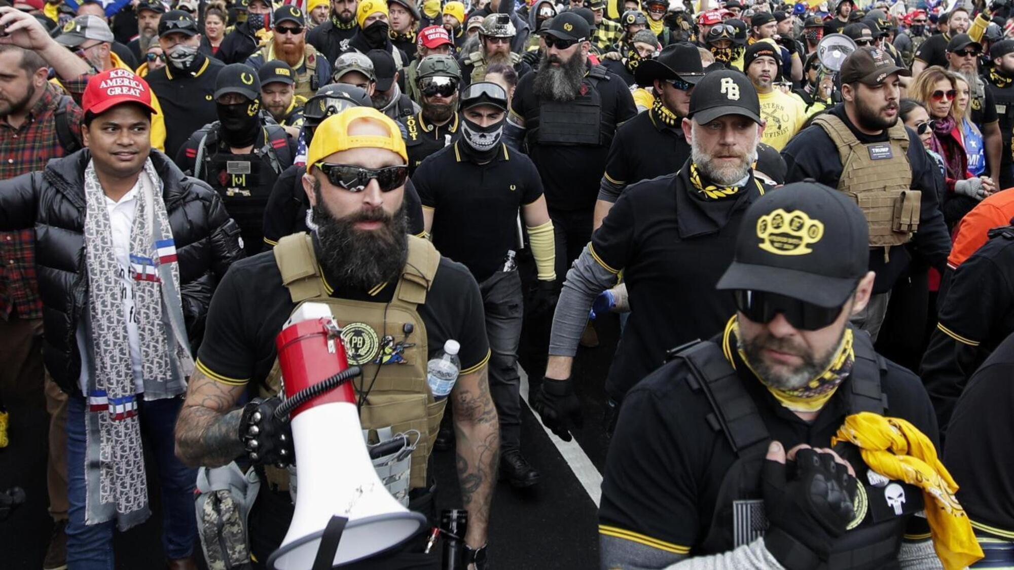 I Proud Boys: i loro colori sono il giallo e il nero