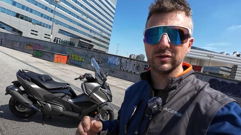 Un mese con... Kymco AK 550 Premium. Ep.1: la prova casa-lavoro [VIDEO]