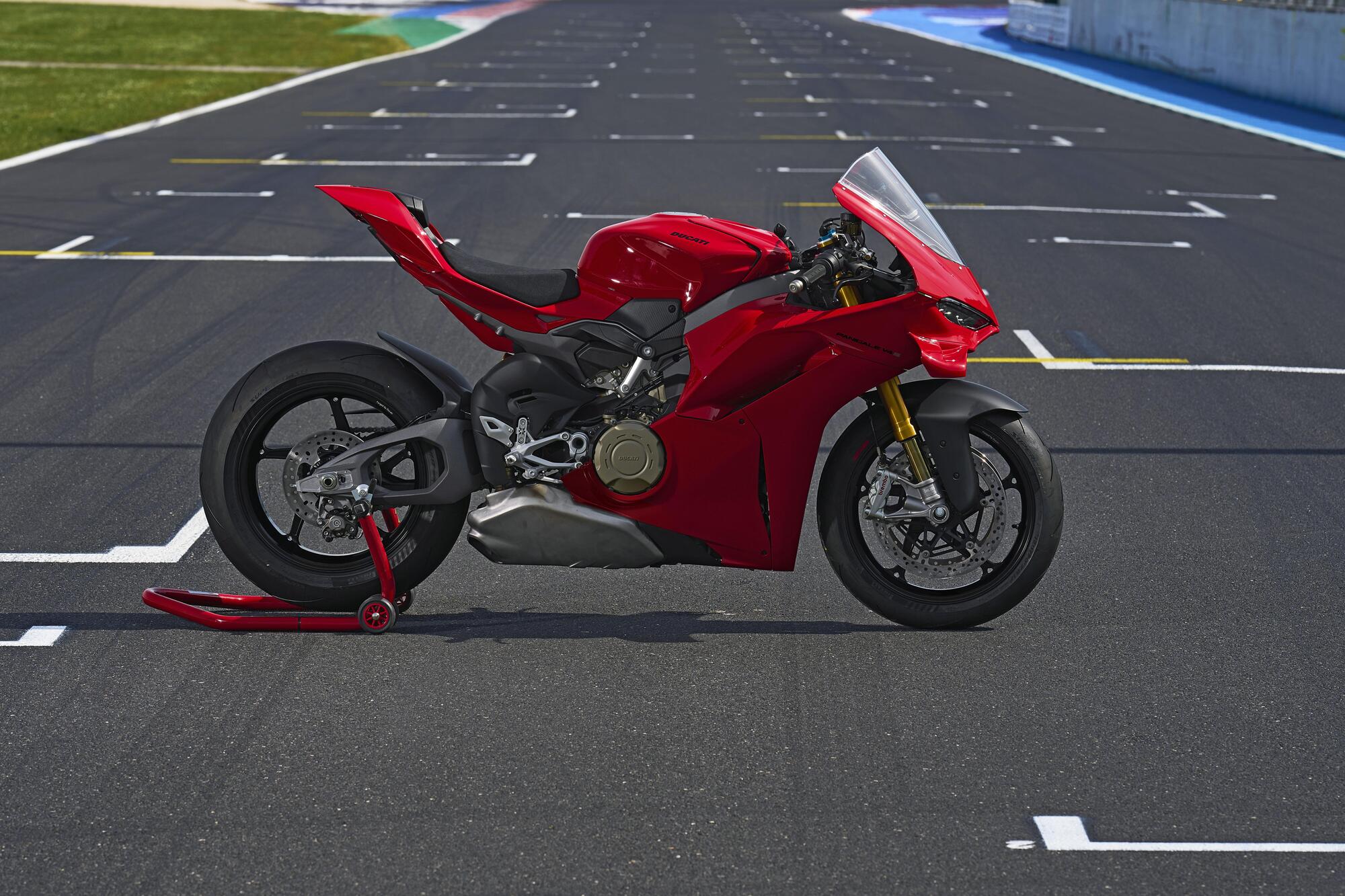 Nuova Ducati Panigale V4S 2025