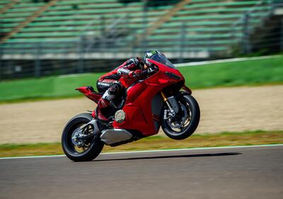 Nuova Ducati Panigale V4 2025: tutto quello che c'&egrave; da sapere [VIDEO e GALLERY]
