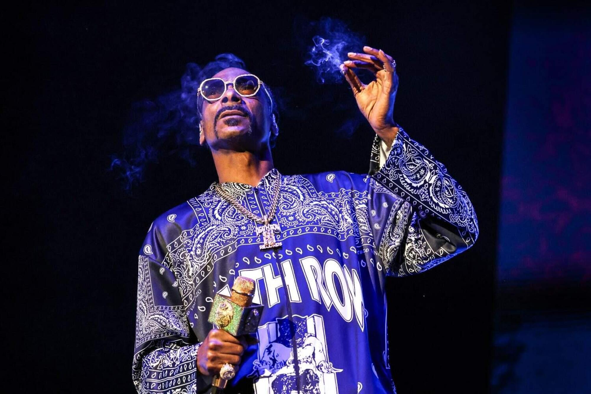 Snoop Dogg non ha smesso di fumare marijuana (era una trovata pubblicitaria)