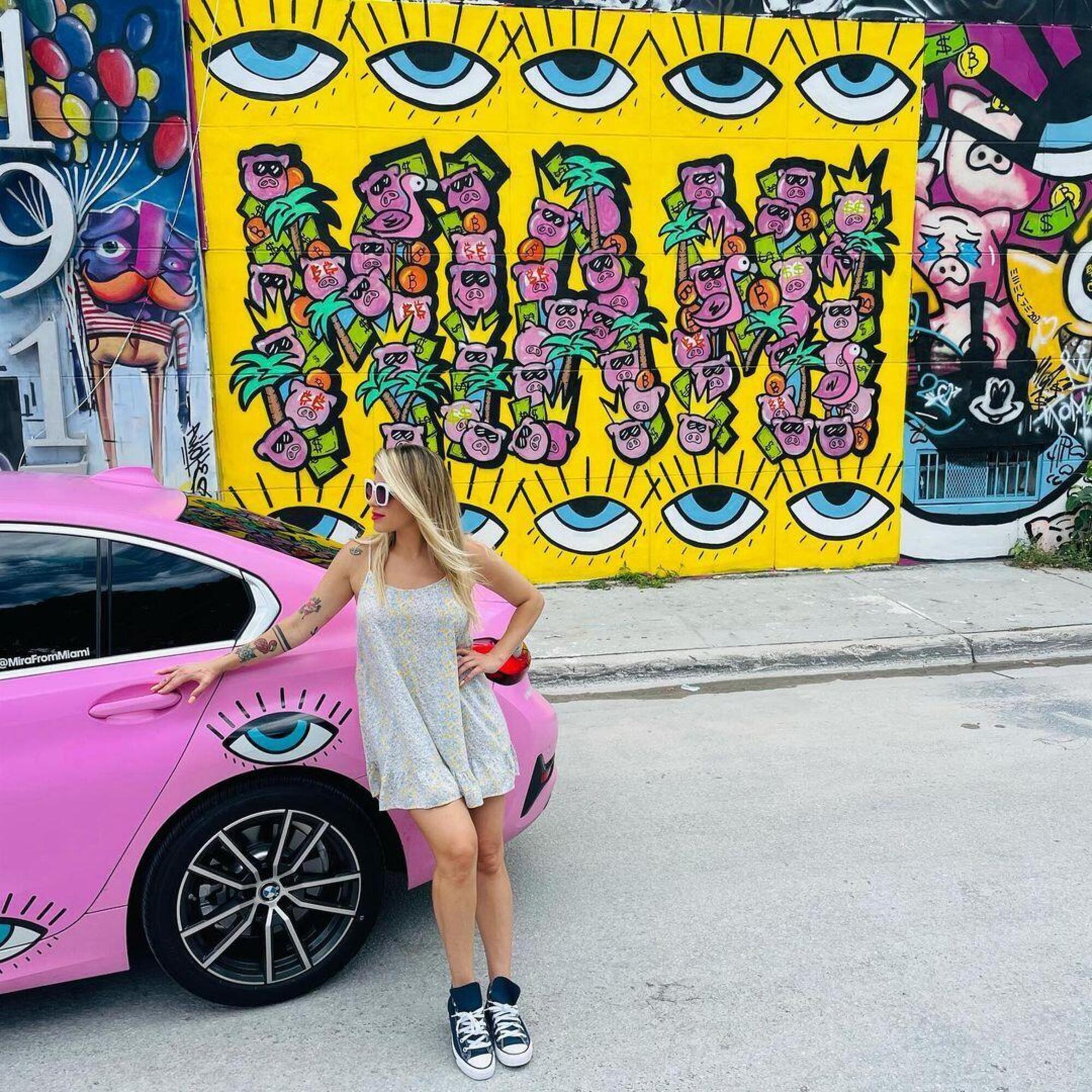 Il logo dell&#039;occhio di Mira from Miami (Mira Pantano) simile a quello di Chiara Ferragni