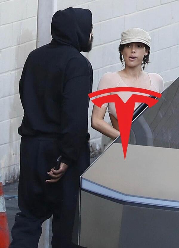 Bianca Censori e Kanye West, che figura di... Tesla. Ecco come sono rimasti chiusi fuori dal Cybertruck di Ye dopo il cinema, e... [VIDEO]
