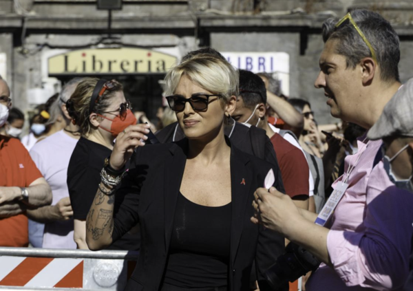 Francesca Pascale entra in politica? &ldquo;Se Forza Italia si unisce al Pd&hellip;&rdquo; L&rsquo;abbiamo intervistata in Sicilia e ci ha detto tutto. Vuoi vedere che Dagospia&hellip; 