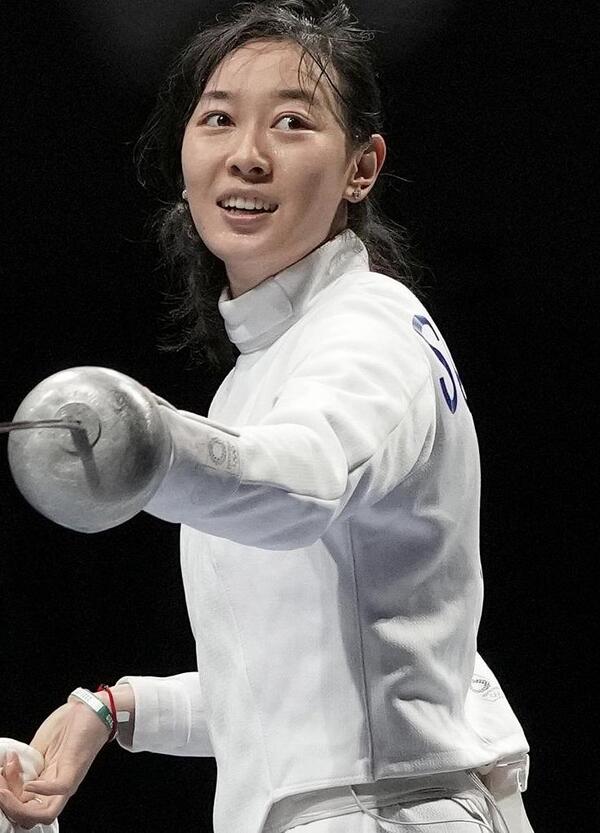 Ma cosa ha fatto Sun Yiwen, la campionessa in carica di spada eliminata ai sedicesimi di finale? Contesta la stoccata decisiva in una pioggia di fischi