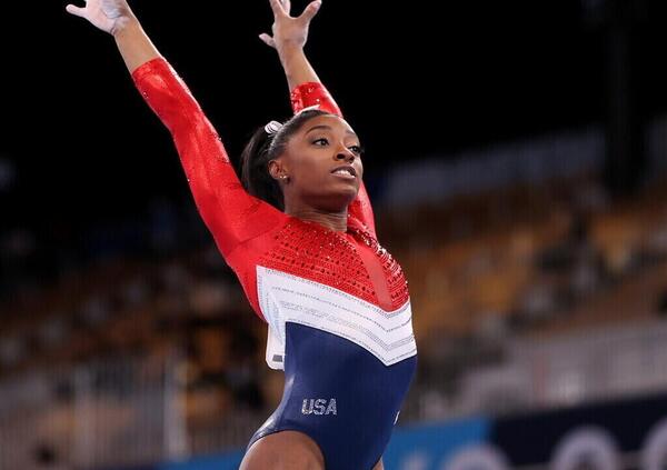 Dal buio dell&rsquo;Olimpiade di Tokyo alla rinascita: oggi torna in pedana la pi&ugrave; grande di tutti, Simone Biles