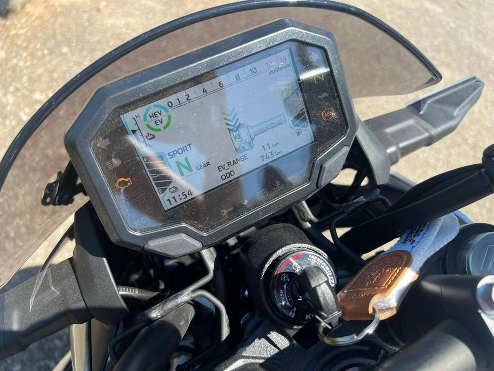 Kawasaki Z7 Hybrid (2024 - 25) (7)