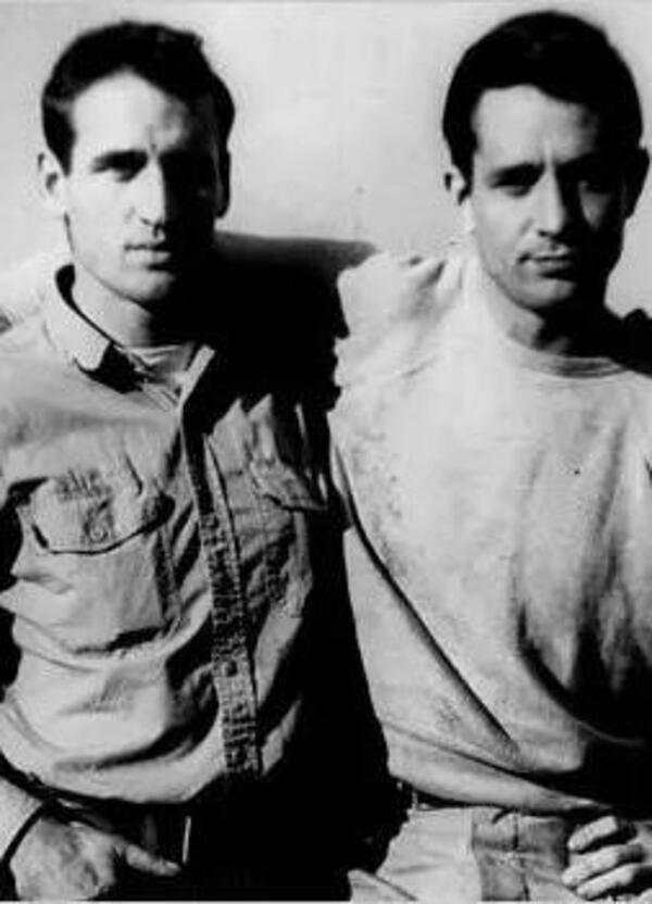 La storia dei beatnik Neal Cassady e Jack Kerouac, che sul bus Furthur hanno guidato gli hippie e l&#039;occidente verso una vita fatta di perdizione. Via della conoscenza? Peccato che quello on the road fosse un vicolo cieco